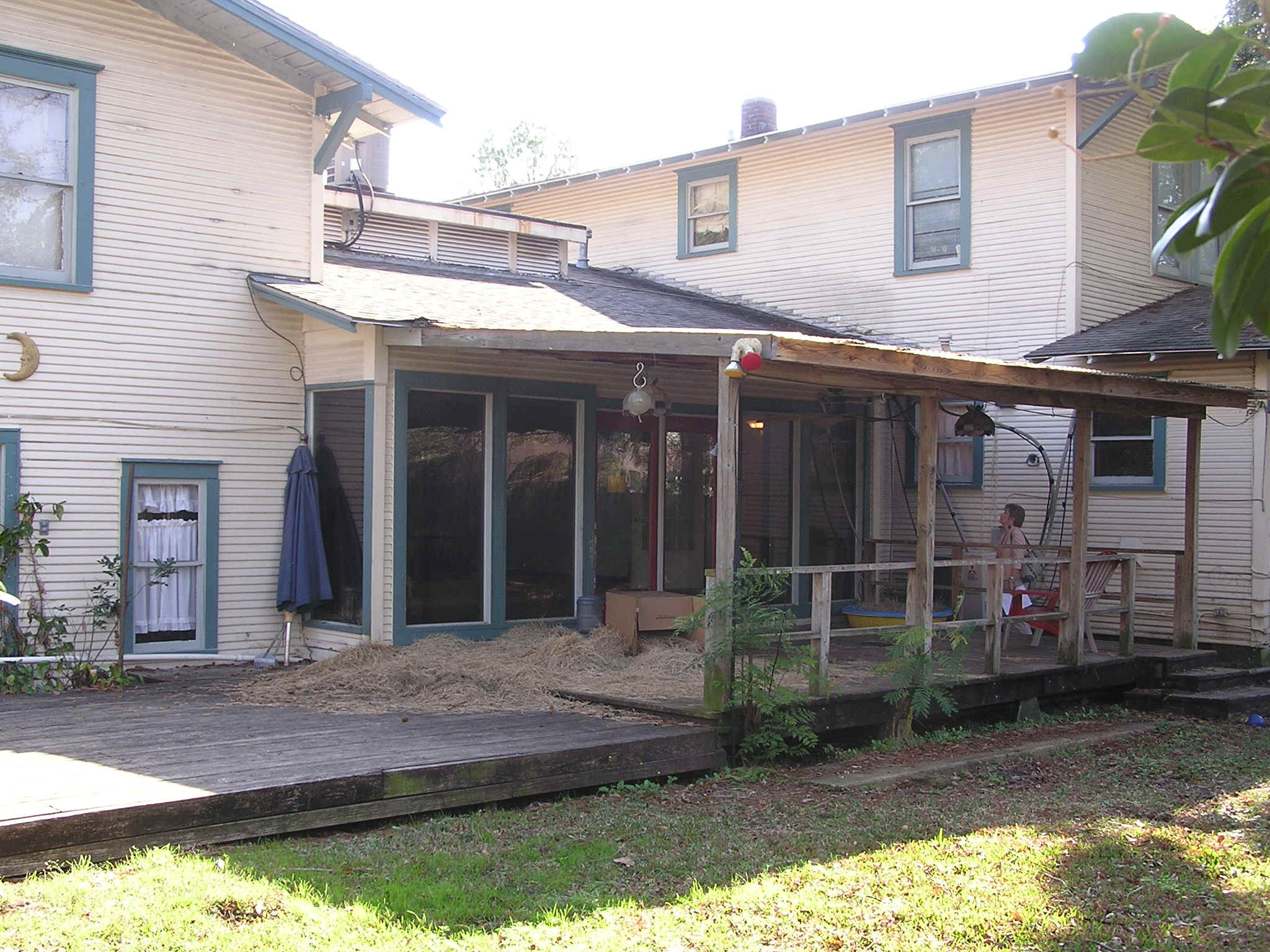 Back Patio.JPG (656318 bytes)