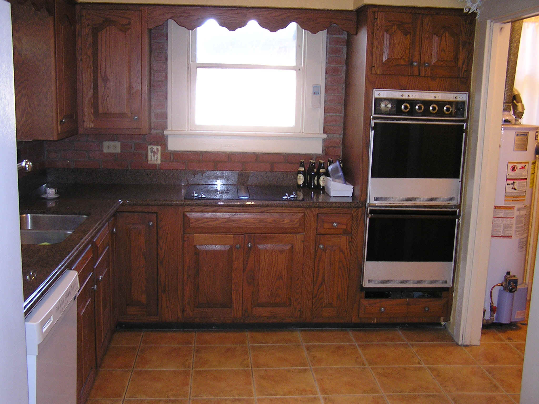 Kitchen 2.JPG (715461 bytes)